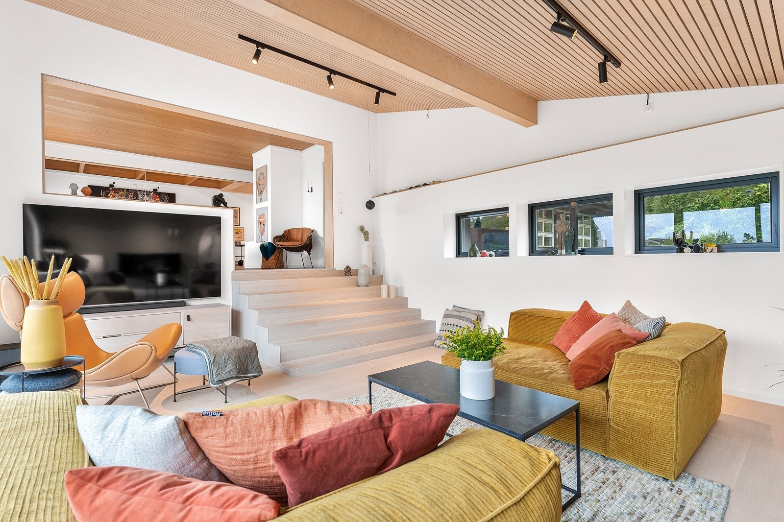 Fra stuen går man videre opp til spisestue. Galleribilde