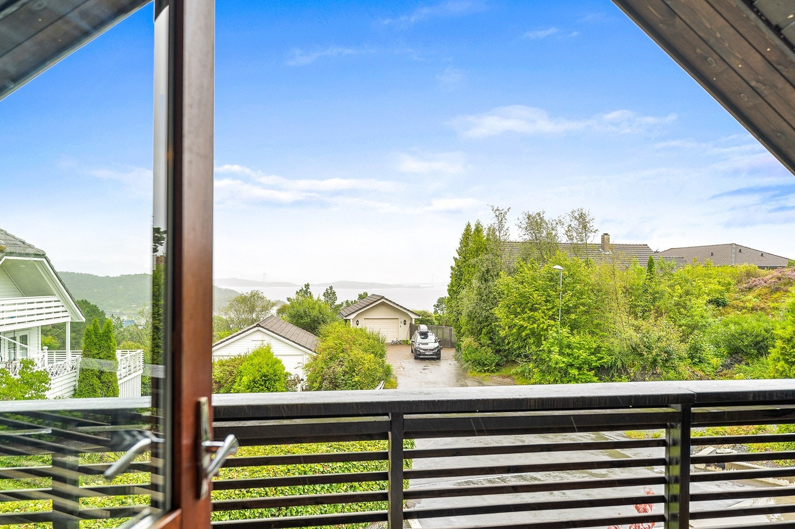 Det er også utgang til egen terrasse fra loftstuen. Galleribilde