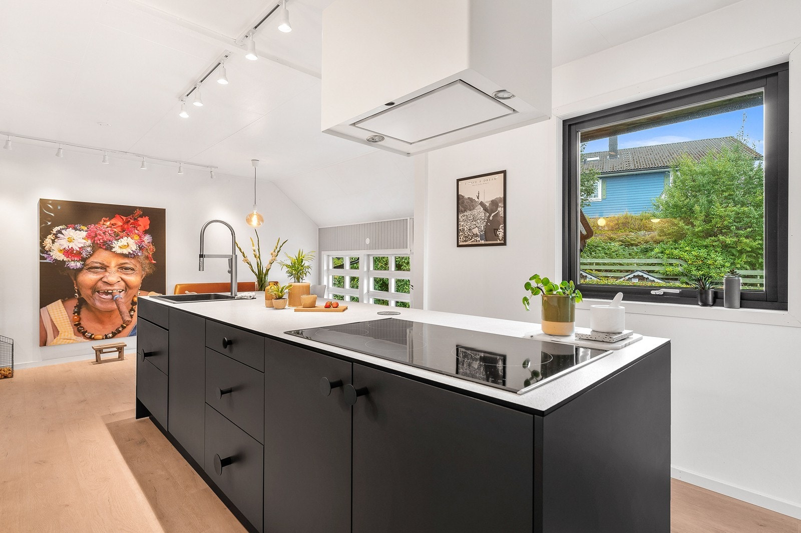 Moderne kjøkken som var nytt i 2015 Galleribilde