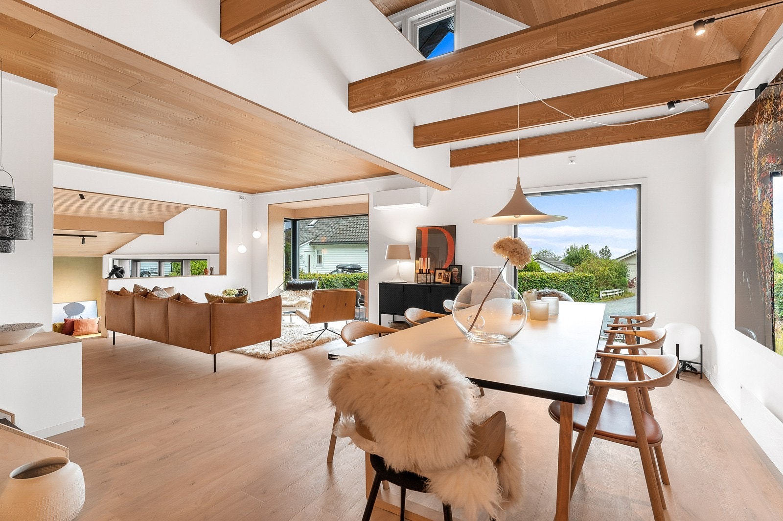 Det er delvis åpent i tak mot loftet. Galleribilde