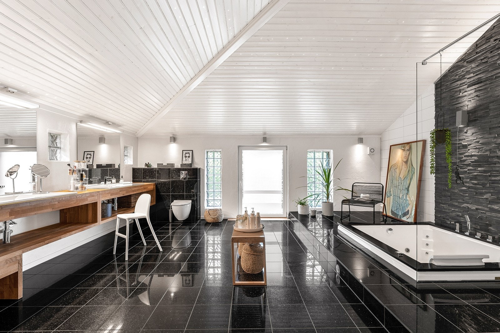 Badet i 1. etasjen er en del av et tilbygg som ble ferdigsstilt i 2010. Galleribilde