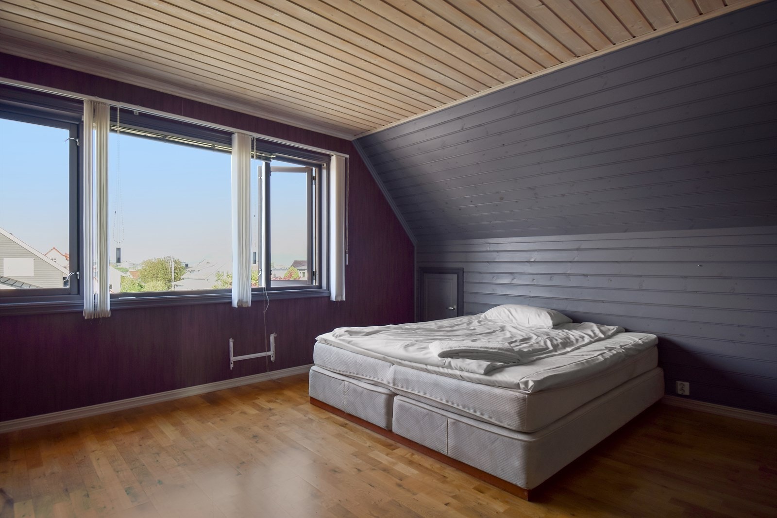 Stuen i 2.etasje passer ypperlig for en barnefamilie ! Galleribilde