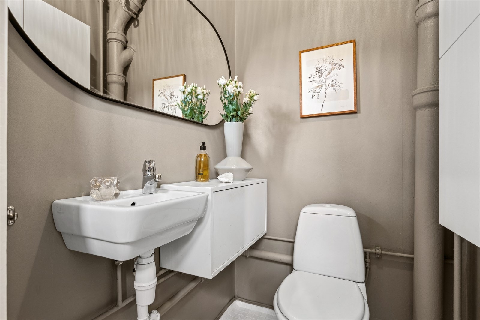 Separat wc i entré Galleribilde