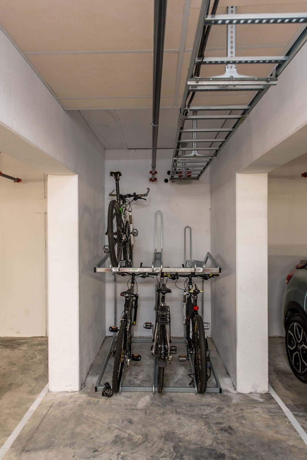 Felles sykkelparkering. Galleribilde