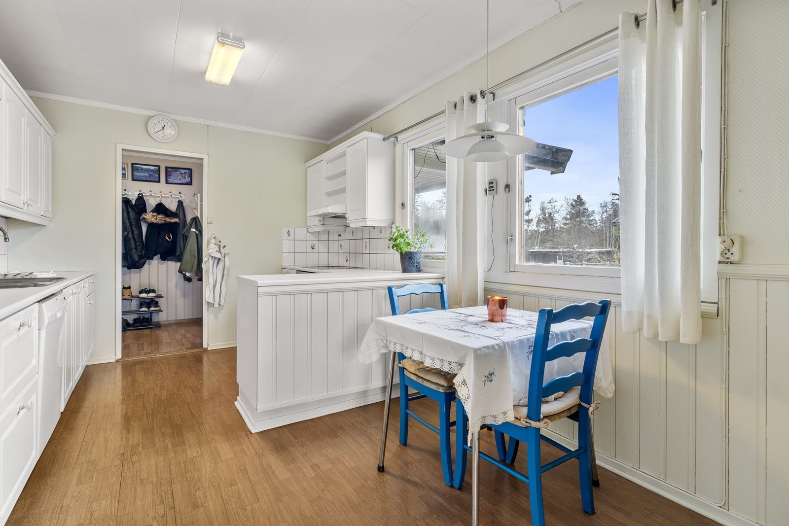 Trivelig spiseplass på kjøkkenet Galleribilde