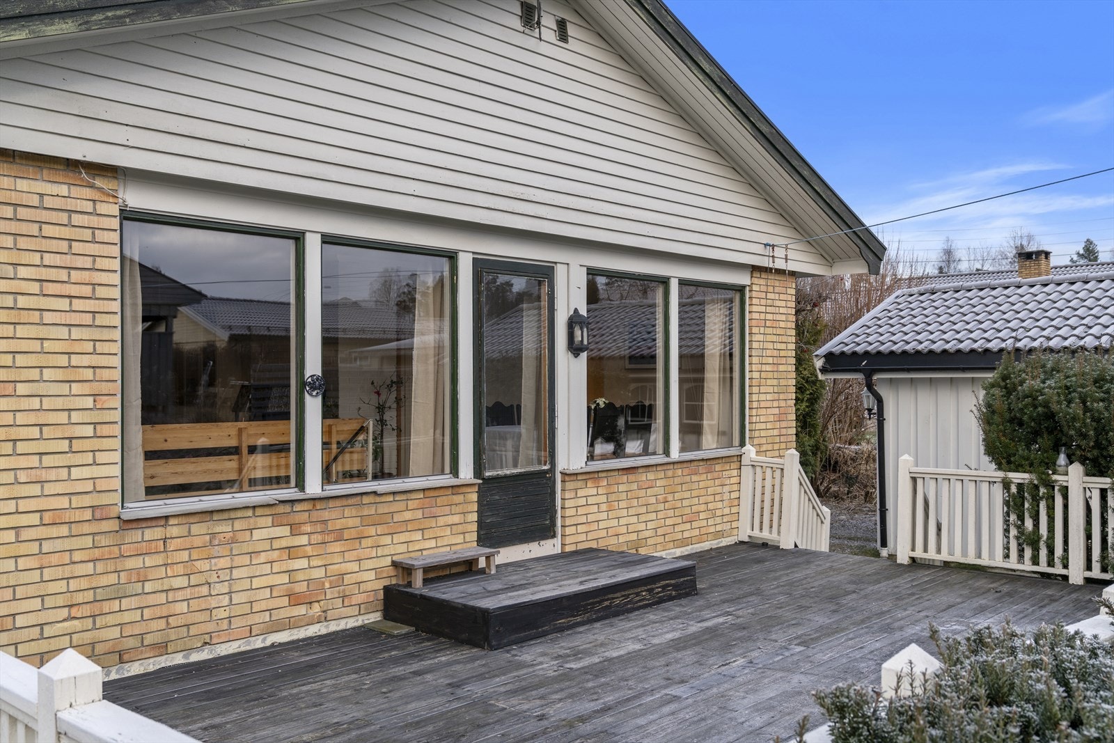 Solrik veranda med utgang fra stuen Galleribilde