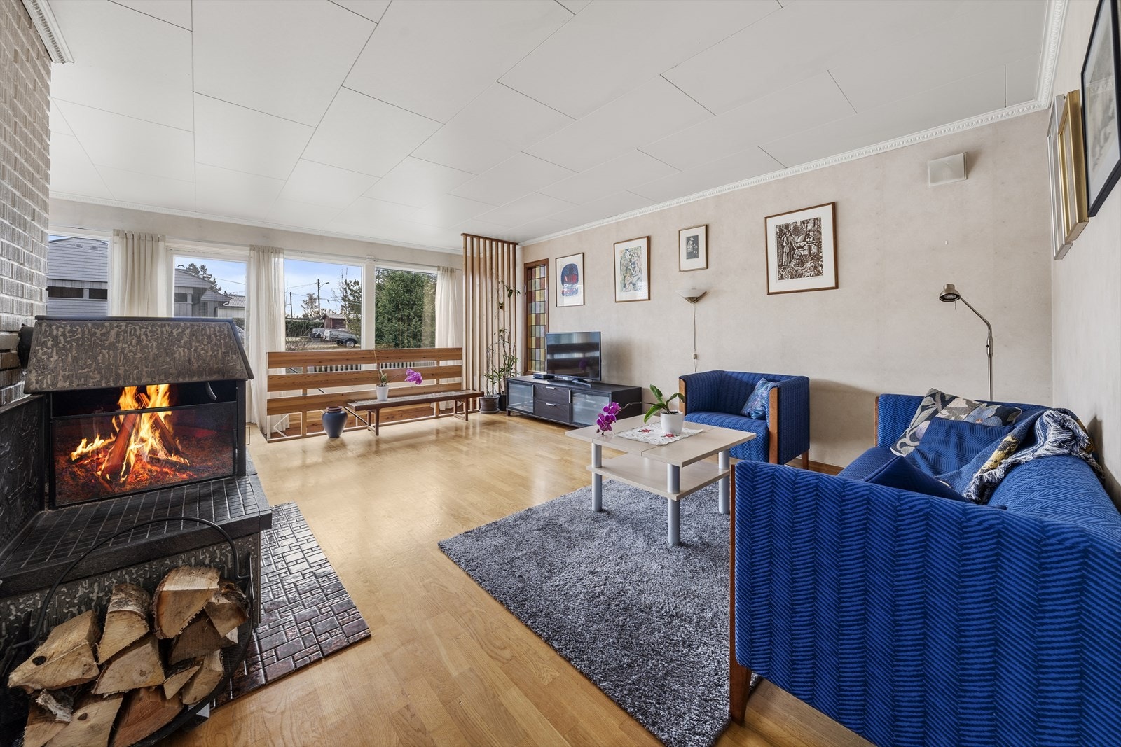 Romslig og luftig stue Galleribilde