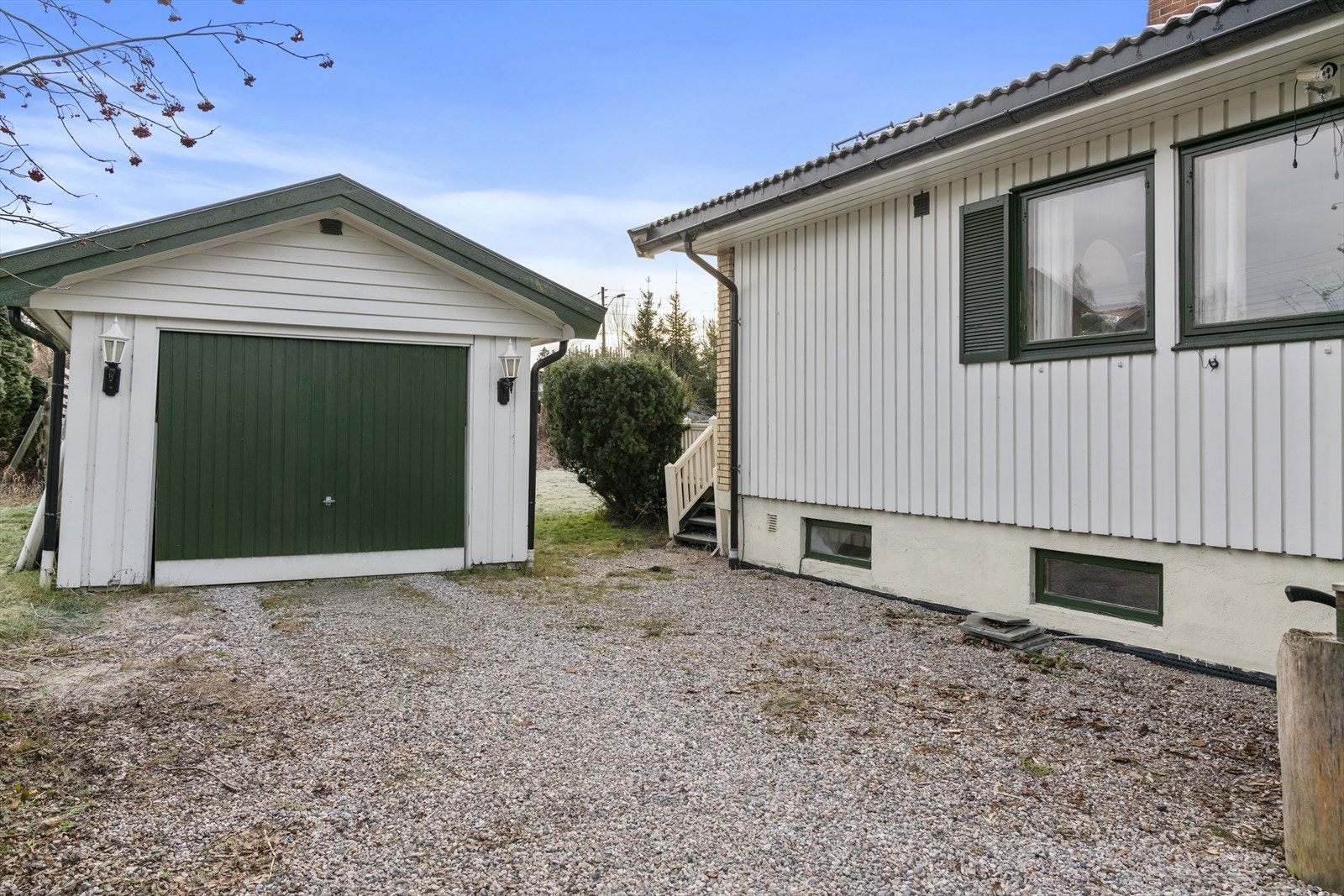 Det er gode parkeringsmuligheter på denne eiendommen Galleribilde