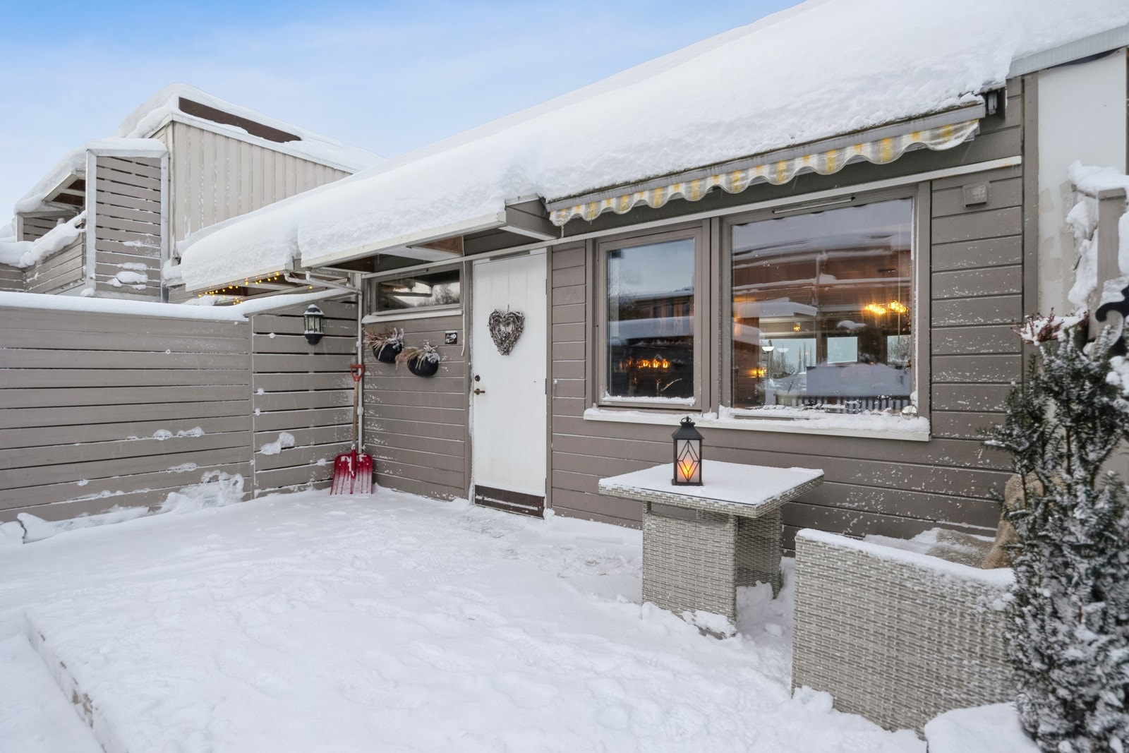 Ved inngangspartiet disponerer man et uteområde på hele 17 kvm med morgen- og formiddagssol. Galleribilde