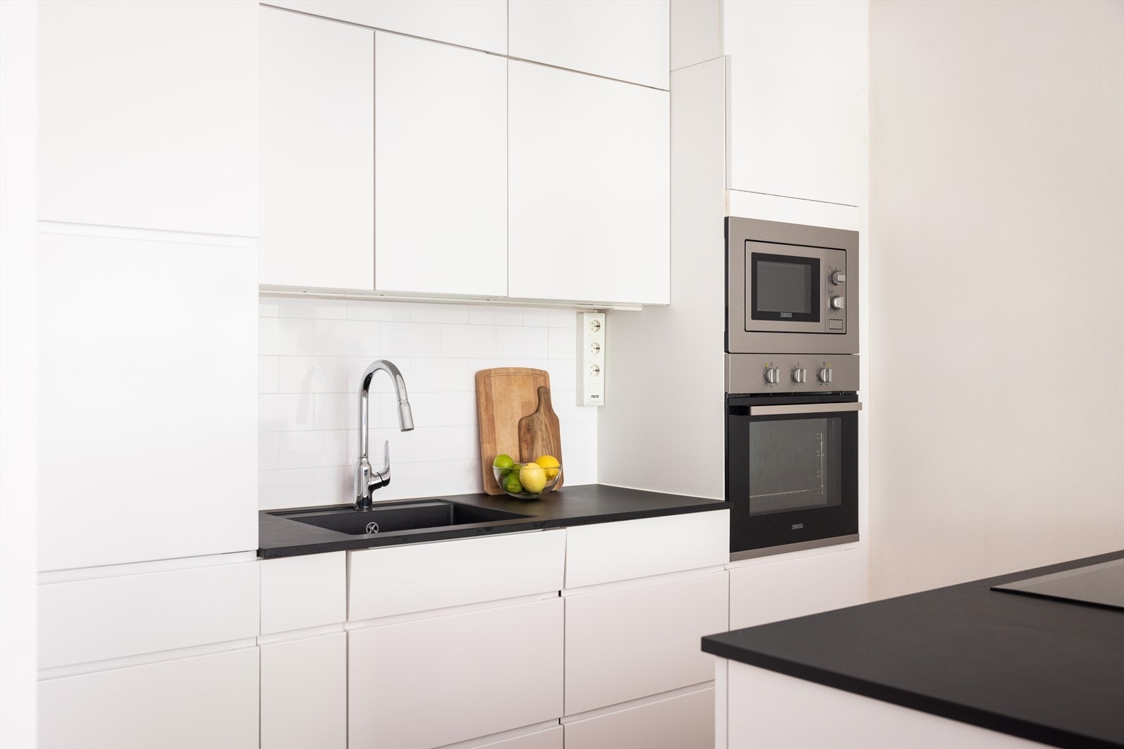 - Godt med benk- og skapplass - Galleribilde