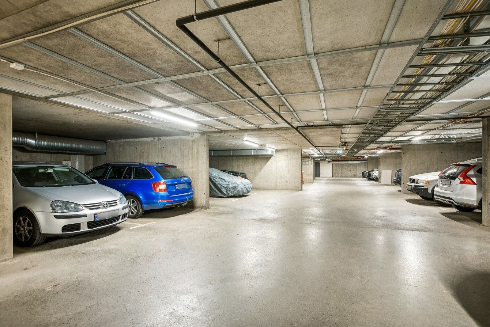 Parkering i felles garasje medfølger. Galleribilde