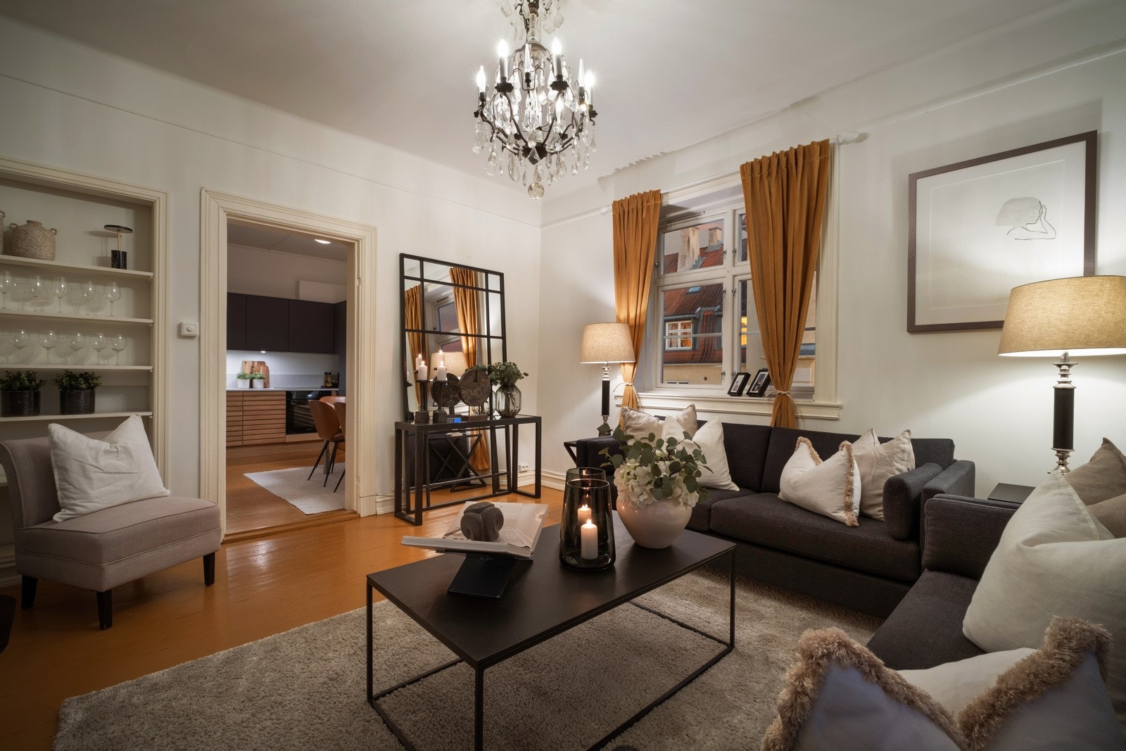 Leiligheten er beliggende i byggets tredje etasje og har begrenset med direkte innsyn. Galleribilde