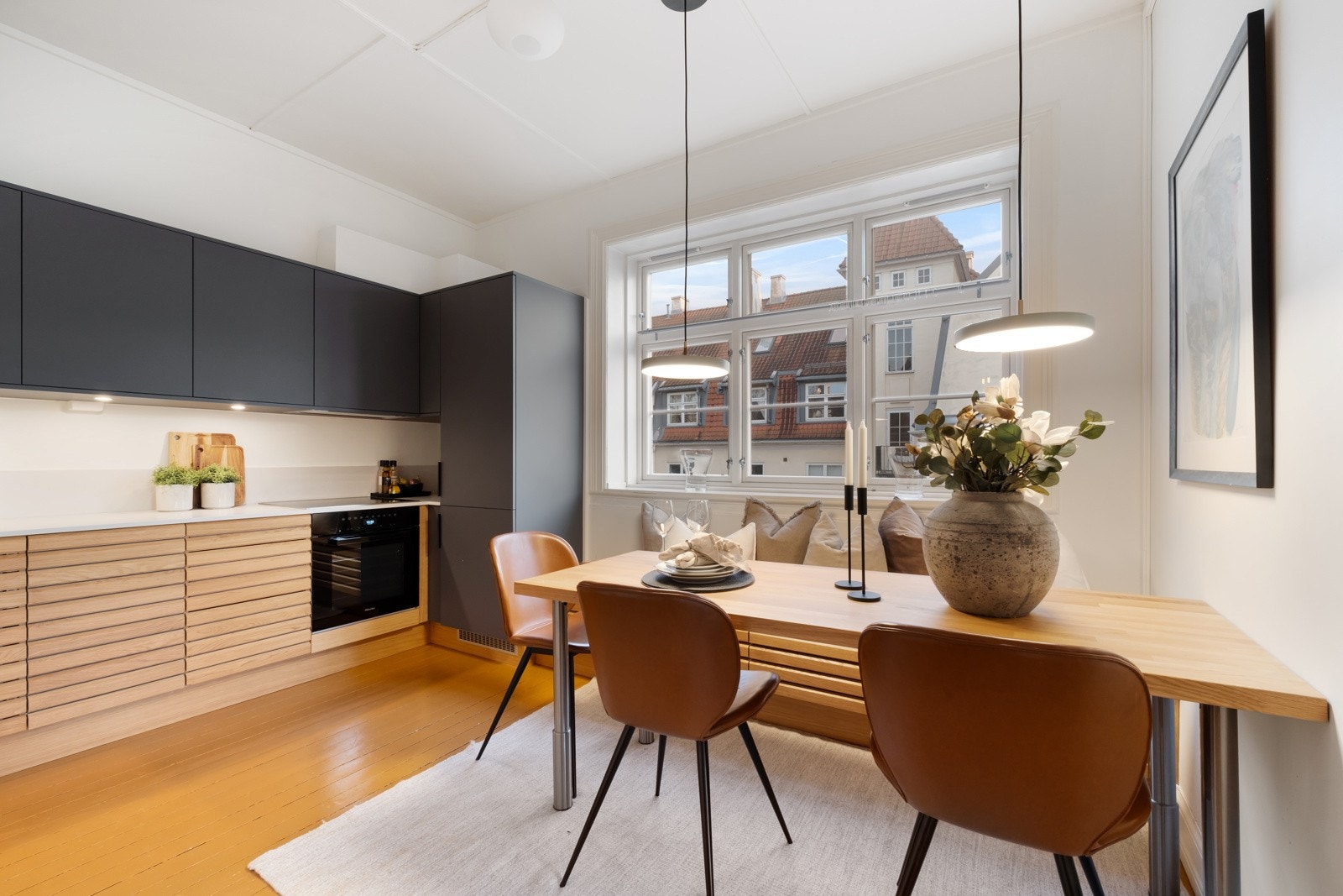 Moderne og innholdsrikt spisekjøkken fra 2023 - Utført av fagfolk. Galleribilde