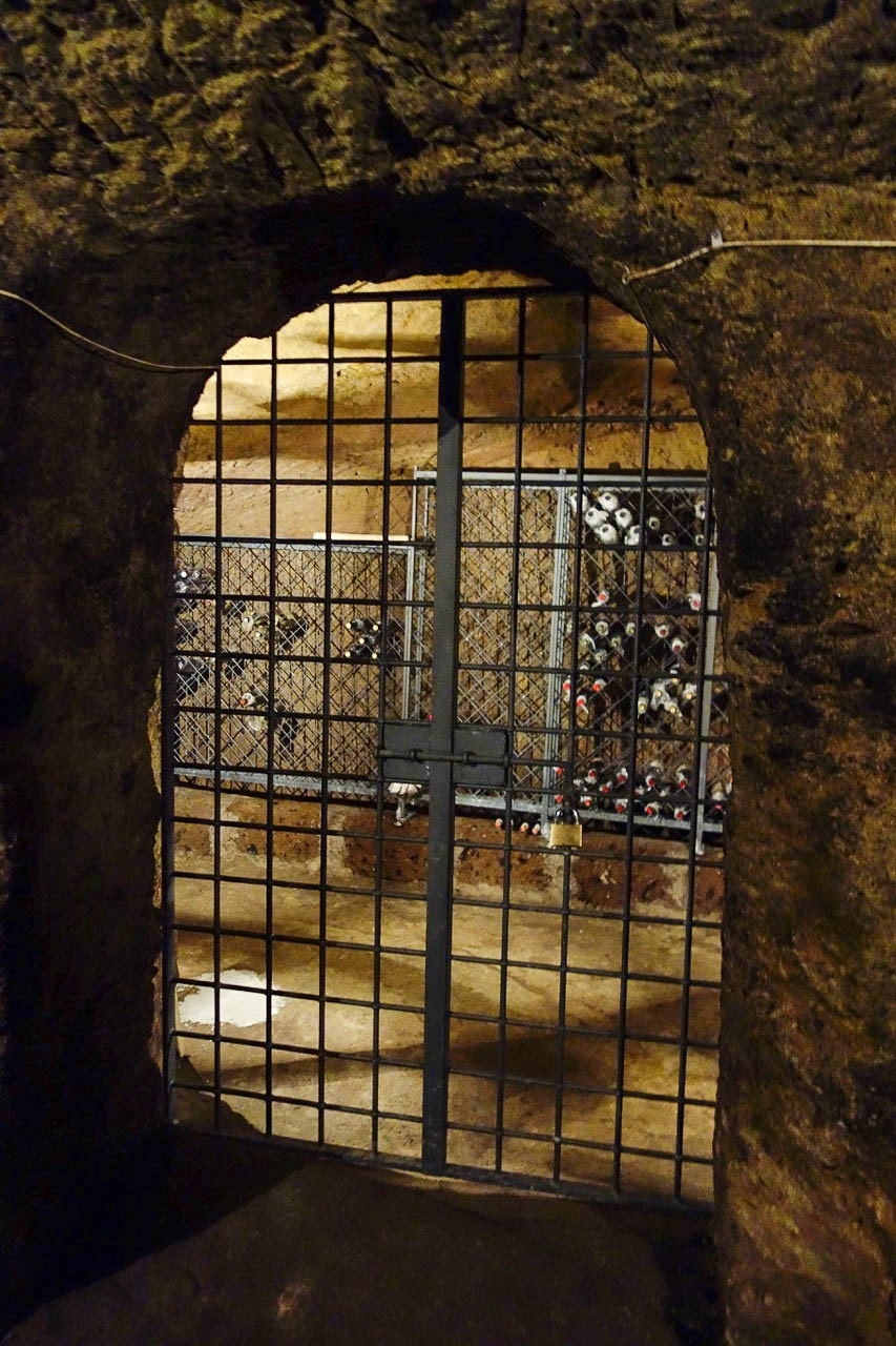 Inngang til felles vinkjeller Galleribilde