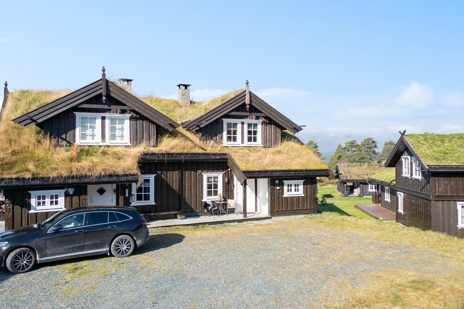 Fra eiendommen kan du gå rett ut i tur- og langrennsløyper. Alpinbakken ligger også bare noen få meter fra hytta. Galleribilde