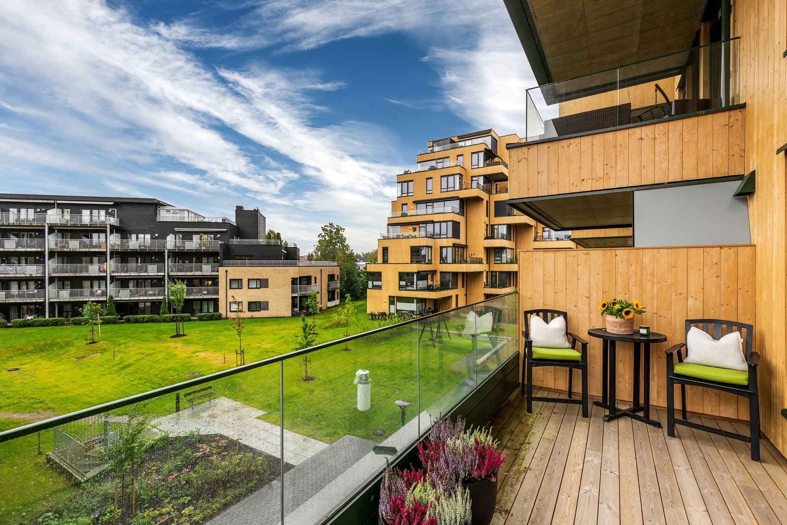 Fra stuen er det utgang til nordvestvendt balkong på 14 kvm. Galleribilde