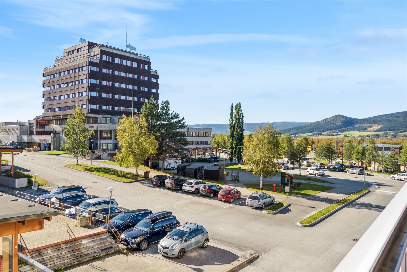 Bildet er fra tilsvarende leilighet i 4. etasje (etasjen over). Utsikten vil være noe forskjellig. Galleribilde