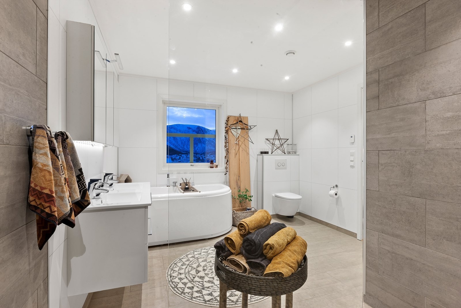 Delikat og lekkert bad med gulvvarme Galleribilde