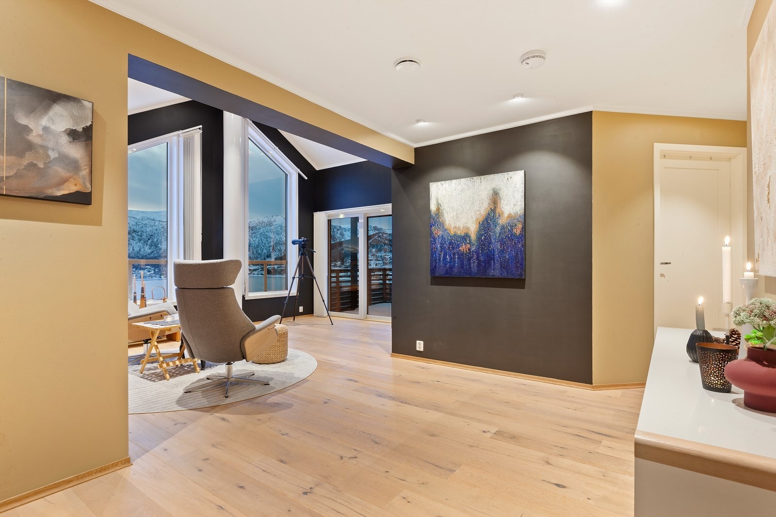 Her møter vi en lys og koselig stue Galleribilde