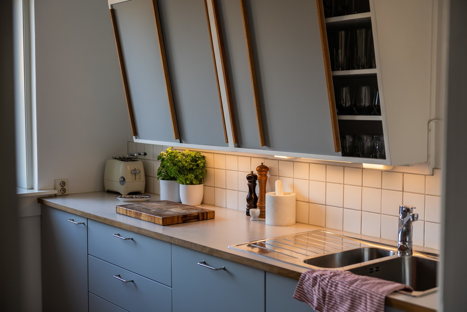 Renoverte originale overskap for å opprettholde opprinnelig stil. Galleribilde