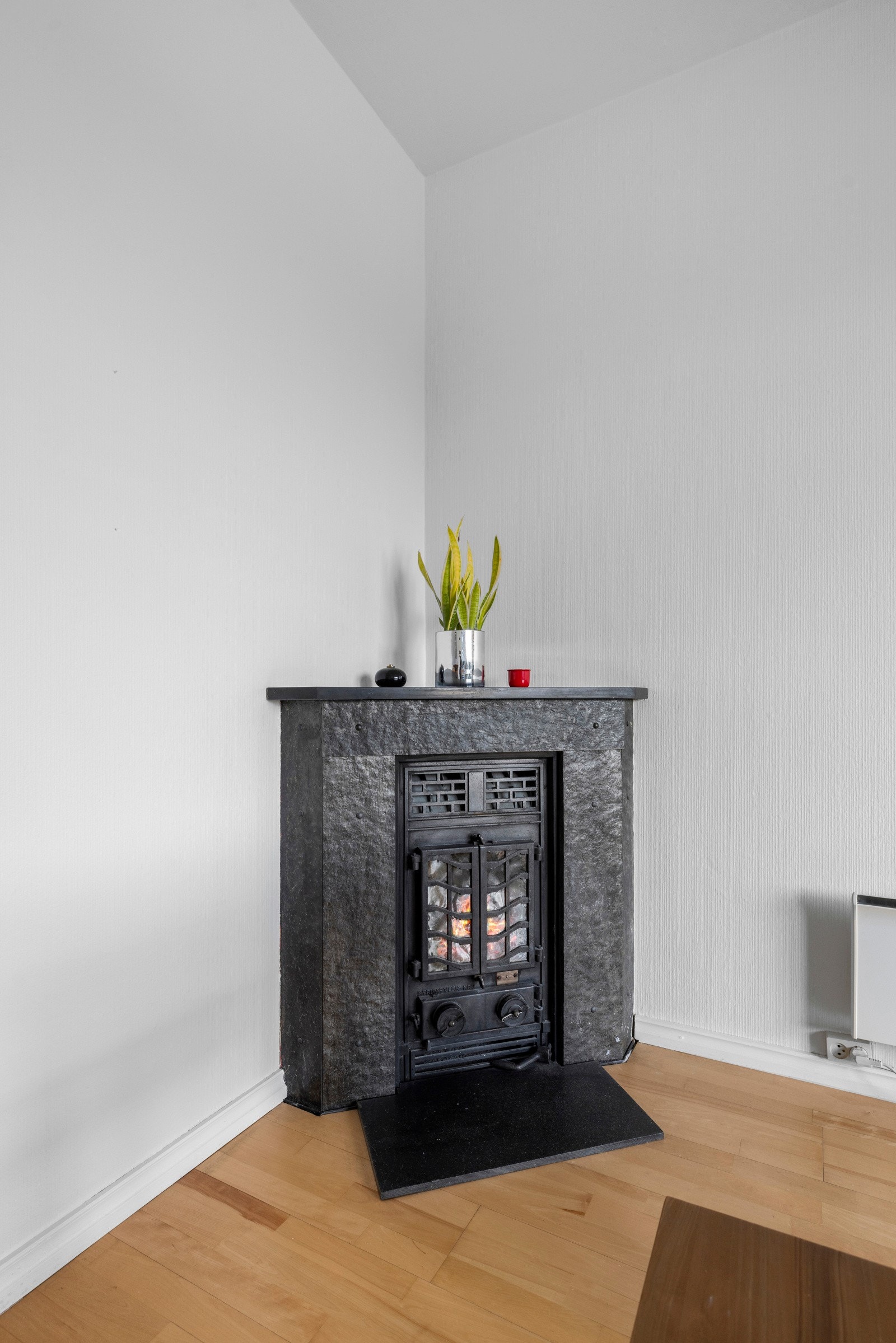 Ovn i stuen. Galleribilde