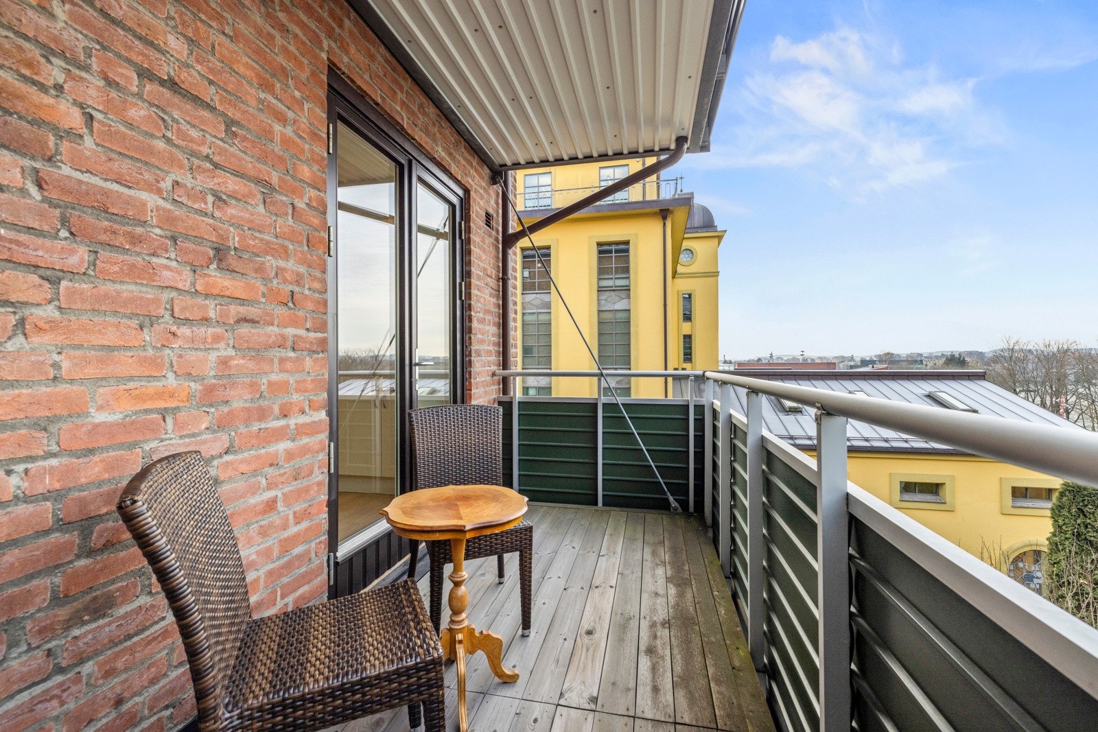 Stor solrik balkong. Galleribilde