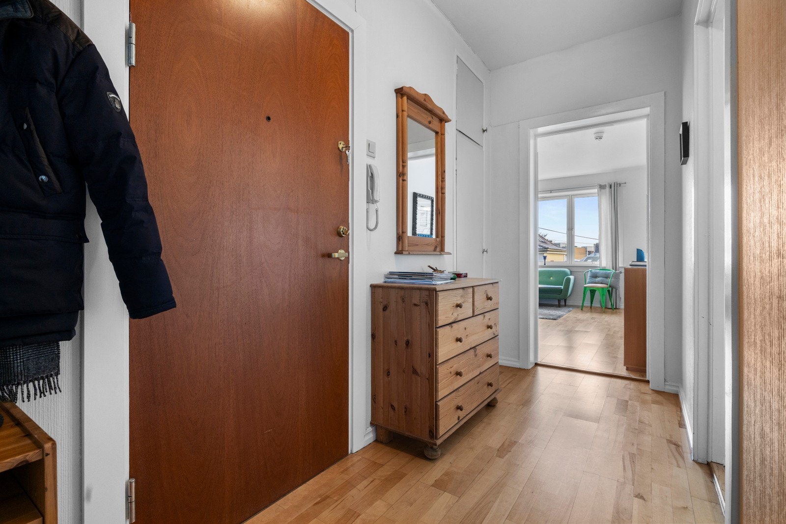 Entré mot stuen. Galleribilde