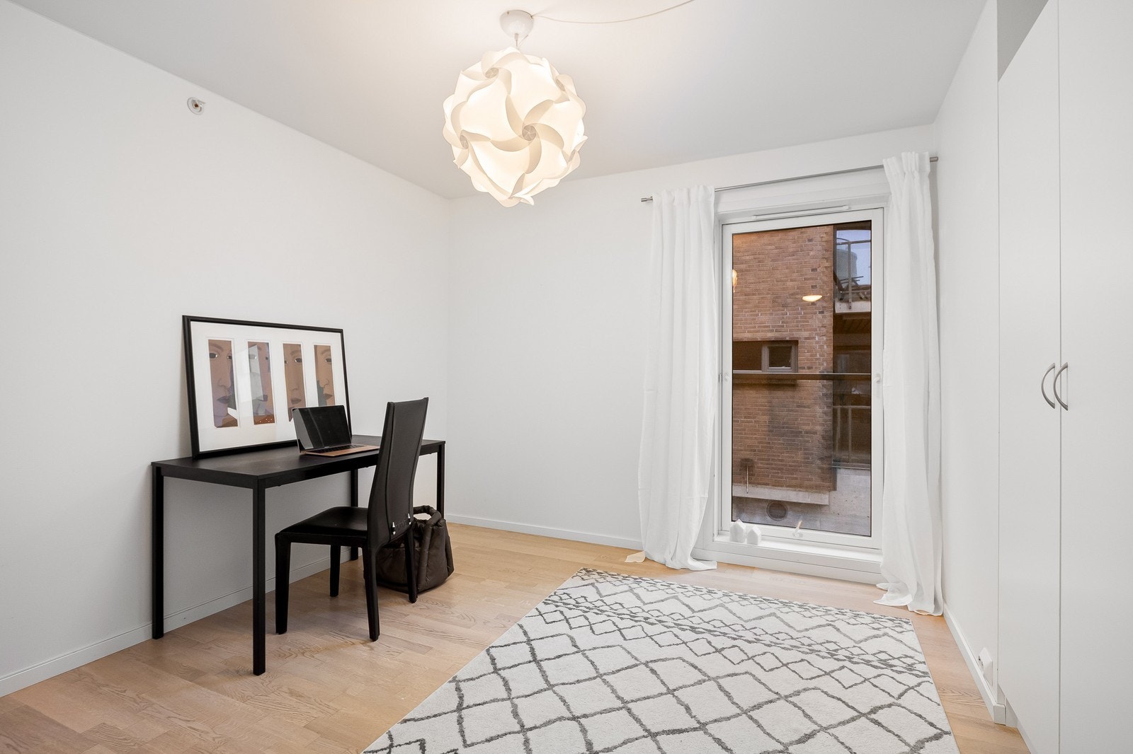 Soverom 2 med skap Galleribilde