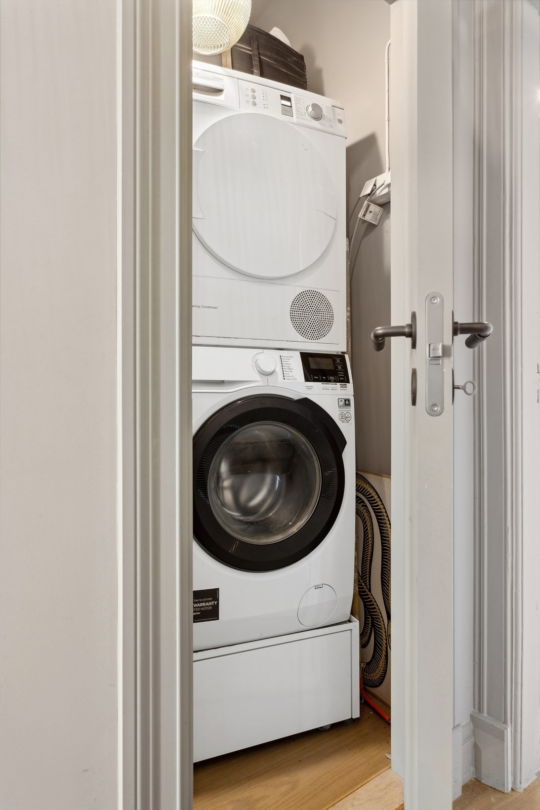 Innvendig bod er innredet med opplegg for vaskemaskin. Galleribilde