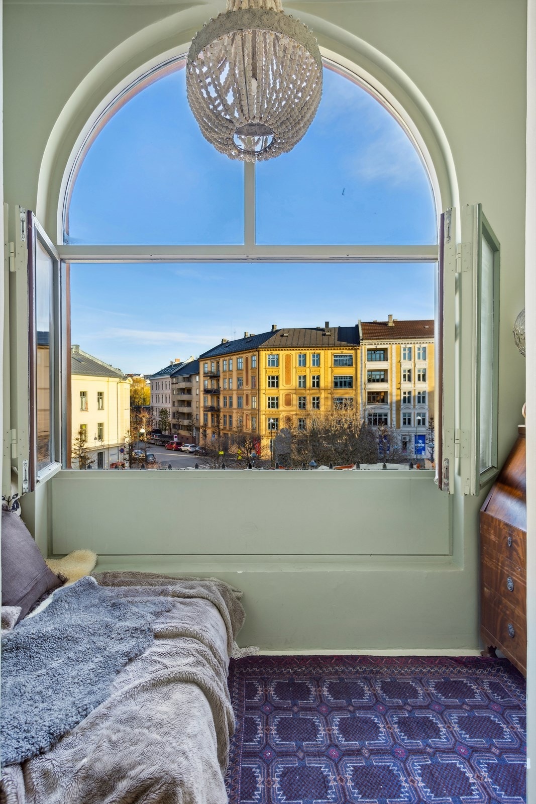 Fra hovedsoverommet er det utgang til en vinterhage på ca. 4 m². Galleribilde