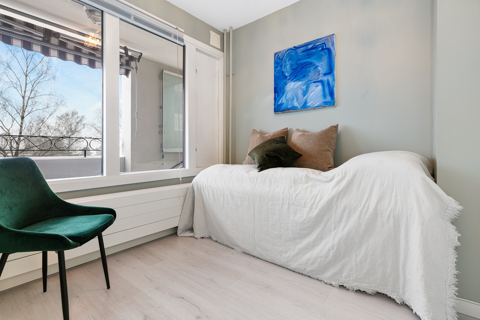 Det mindre rommet kan fint brukes som barnerom, gjesterom eller hjemmekontor. Galleribilde