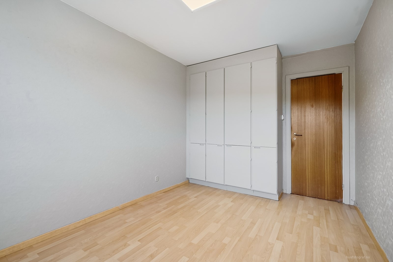 Soverom med stor garderobe løsning Galleribilde