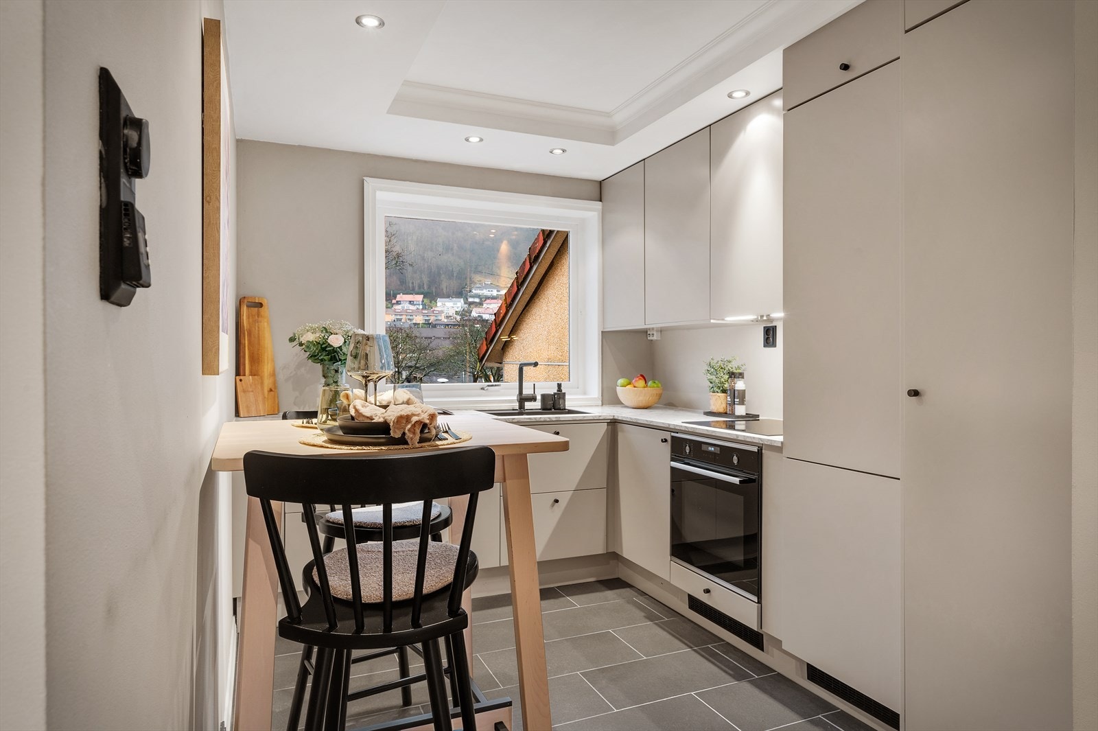 Moderne og separat kjøkken vurdert til tilstandsgrad 0/1 av takstmannen - Galleribilde