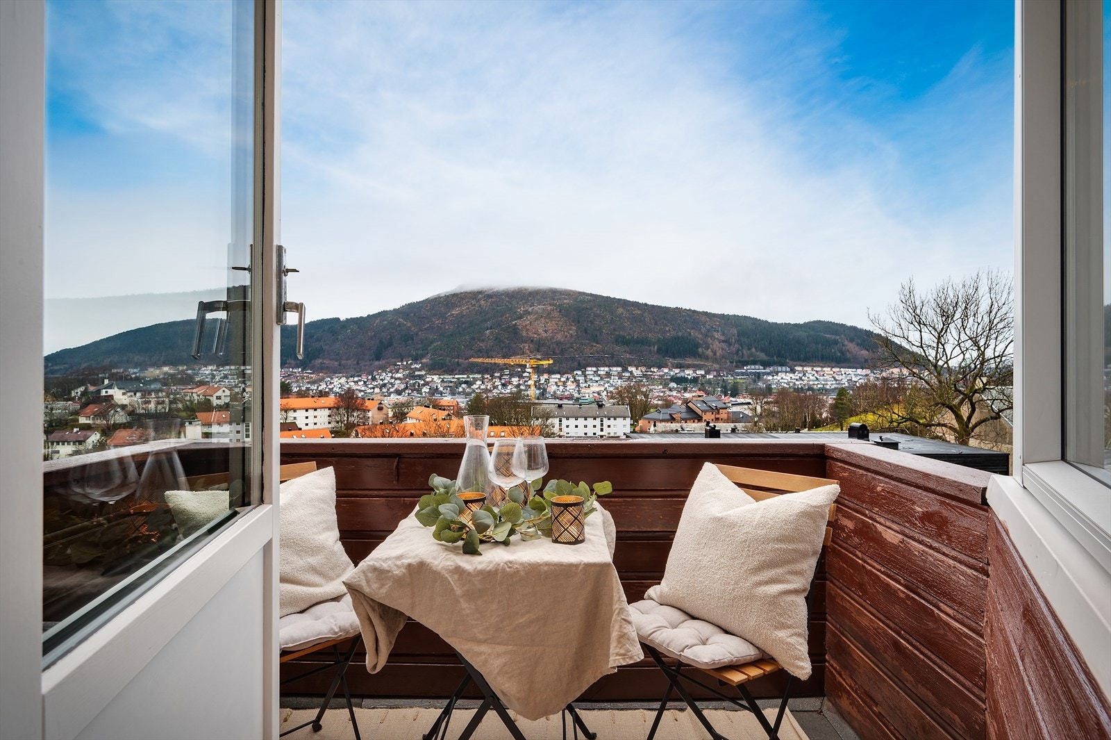 -Nydelig vestvendt balkong - Galleribilde