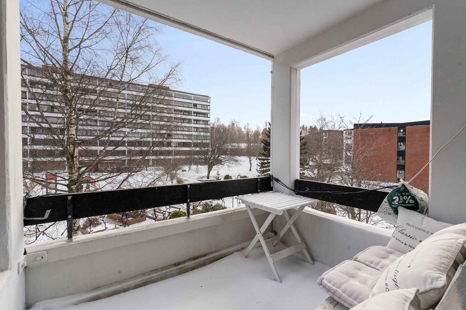 Frokostbalkong på 5 kvm med morgensol Galleribilde