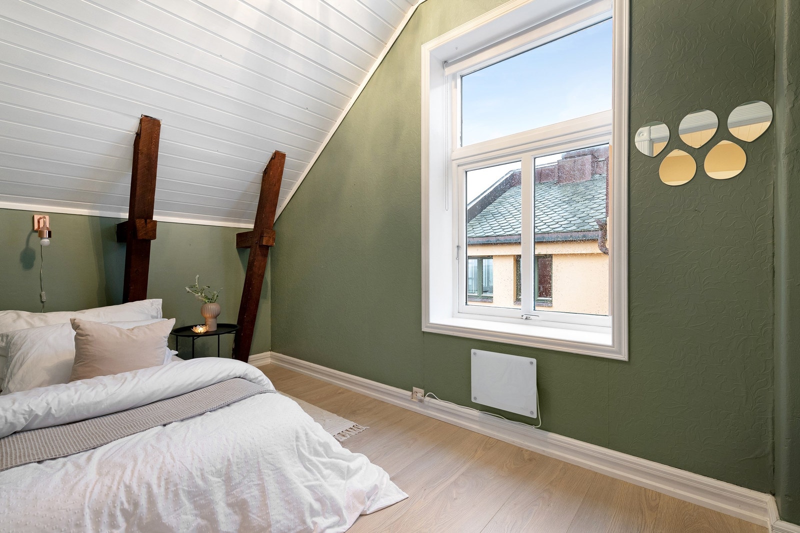 Soverom nr. 2 med plass til dobbeltseng. Galleribilde