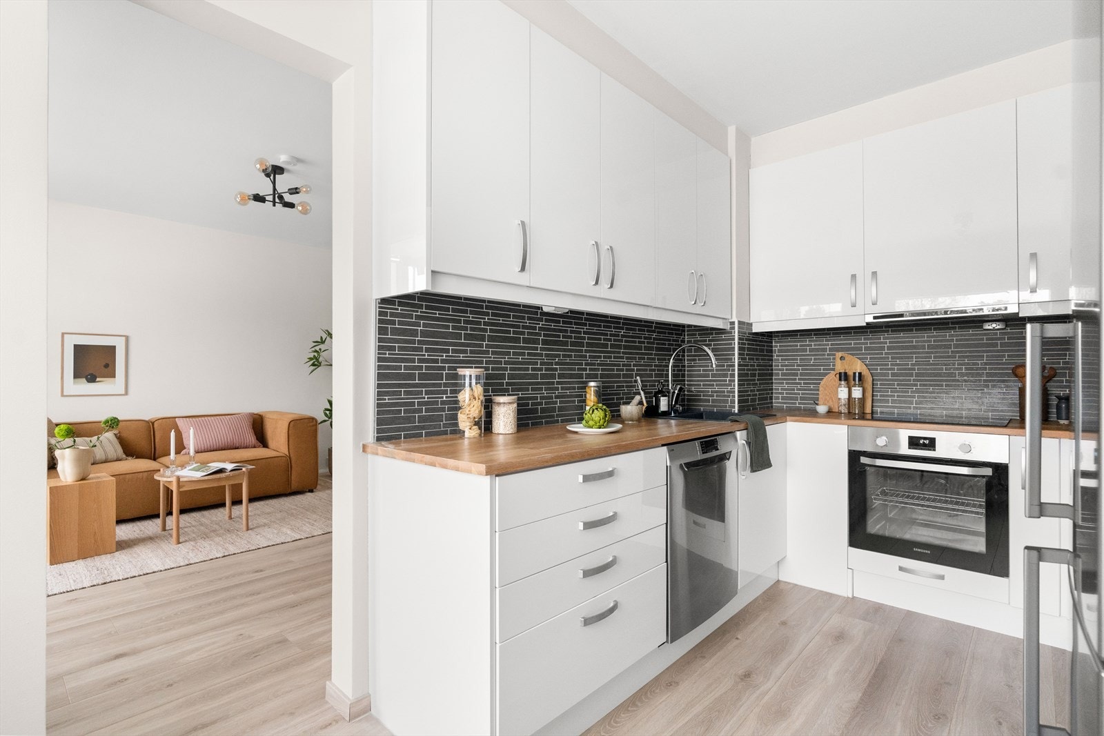 Fra stuen er det også inngang til et separat kjøkken. Galleribilde