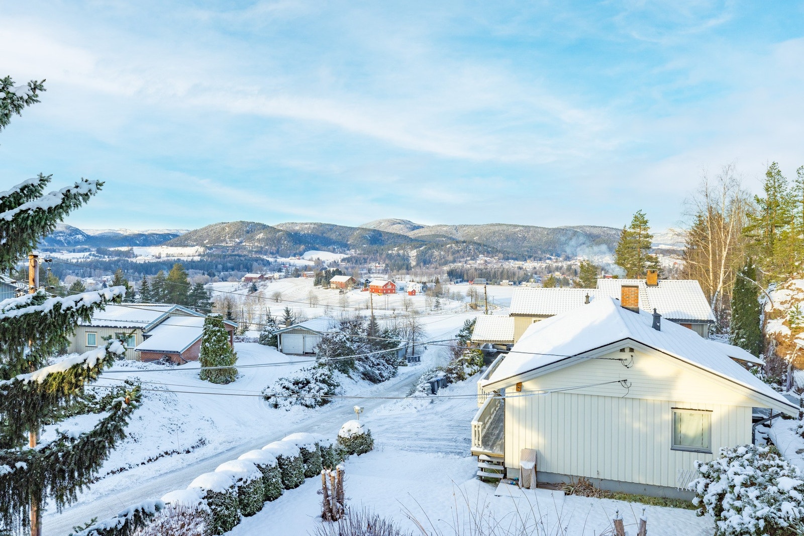 Eiendommen ligger fint til på Vassås med flotte sol- og utsiktsforhold! Galleribilde