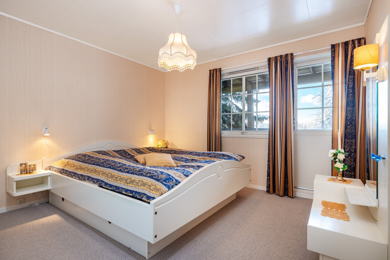 Boligen inneholder tre soverom i underetasjen, samt bruksrom i loftsetasjen (har vært benyttet til soverom nr. 4) Galleribilde