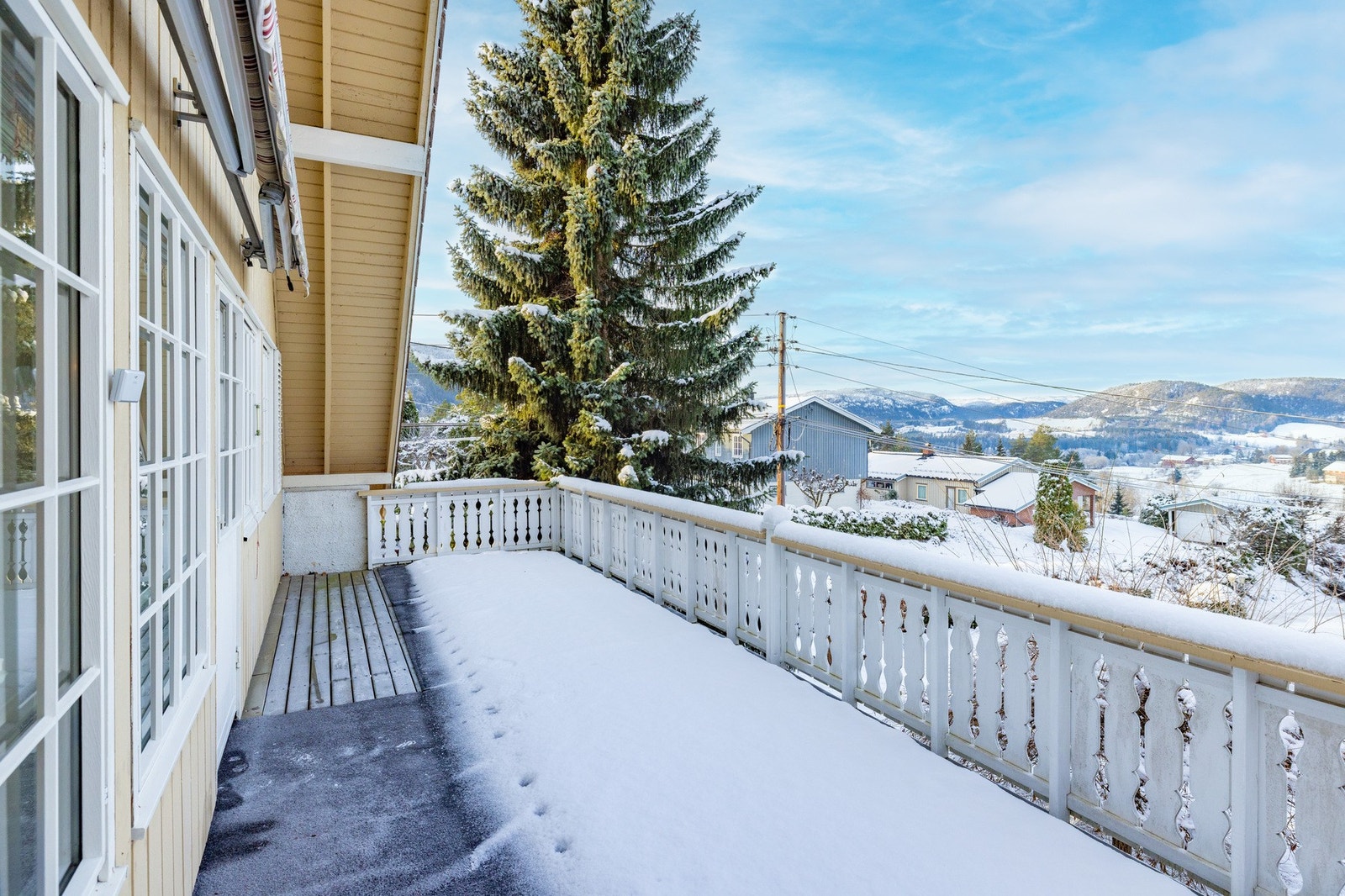 Flott utsyn fra verandaen! Galleribilde