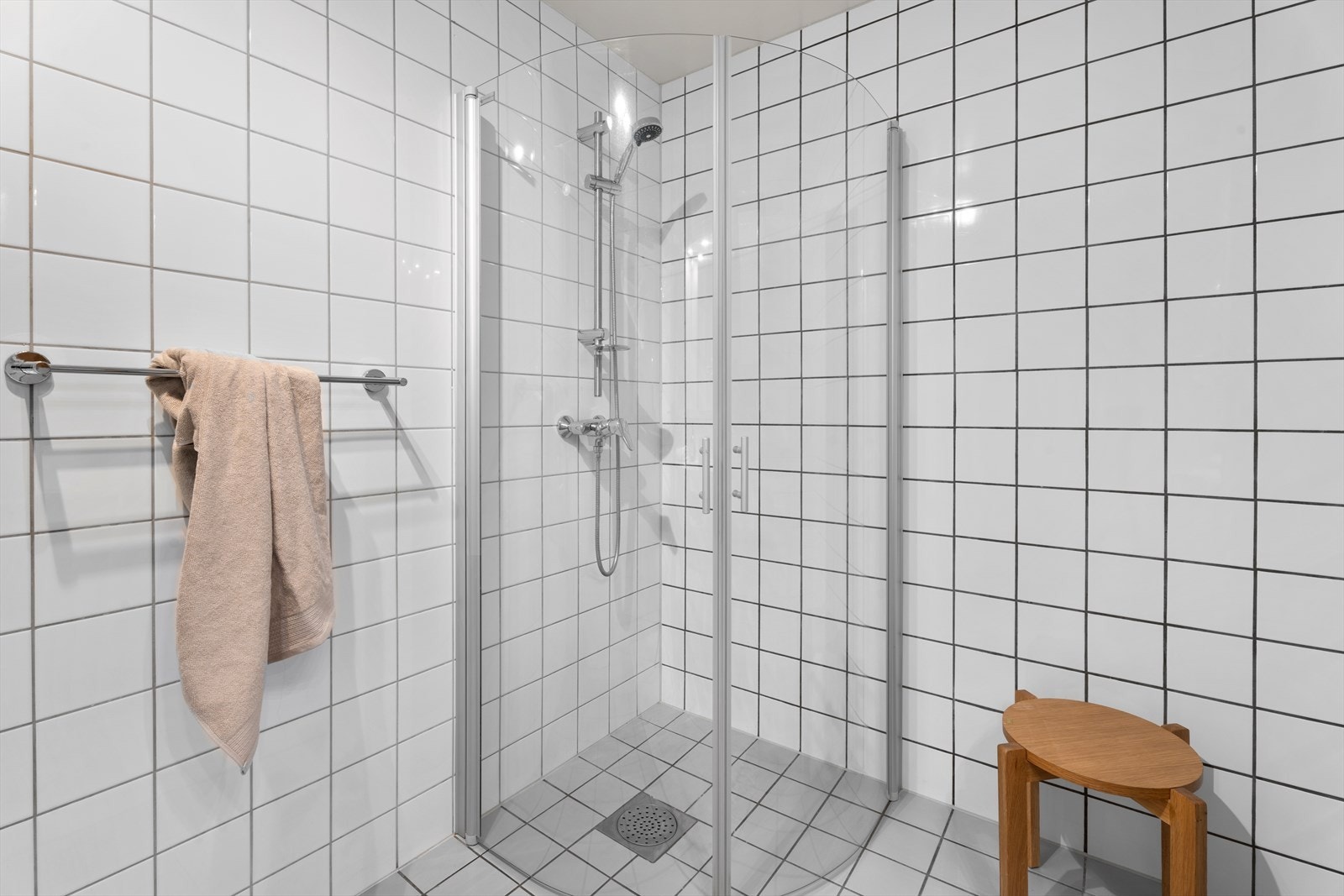 Stor dusjsone og sjeldent stort bad for området å være Galleribilde