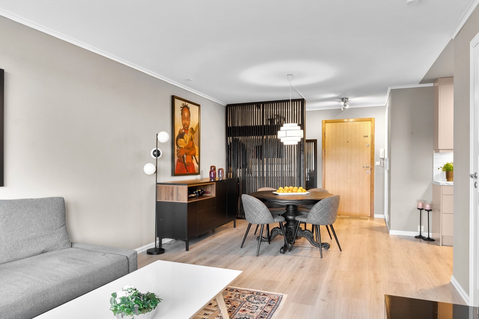 Den gode utformingen gjør det enkelt å innrede stuen etter eget ønske. Galleribilde