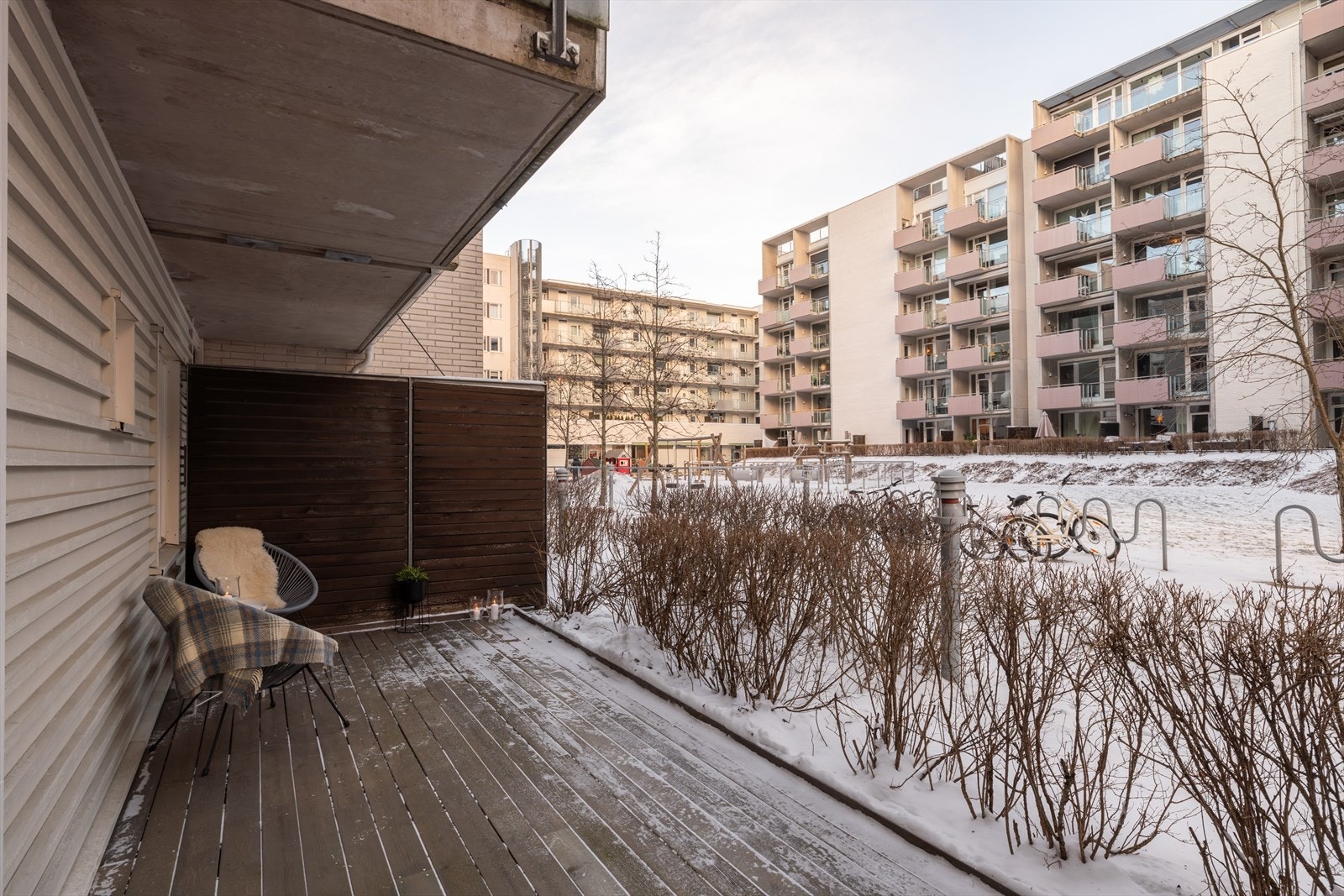 Terrassen byr på morgensol noen timer på sommerstid, noe som gjør den ideell som en hyggelig frokostplass. Galleribilde