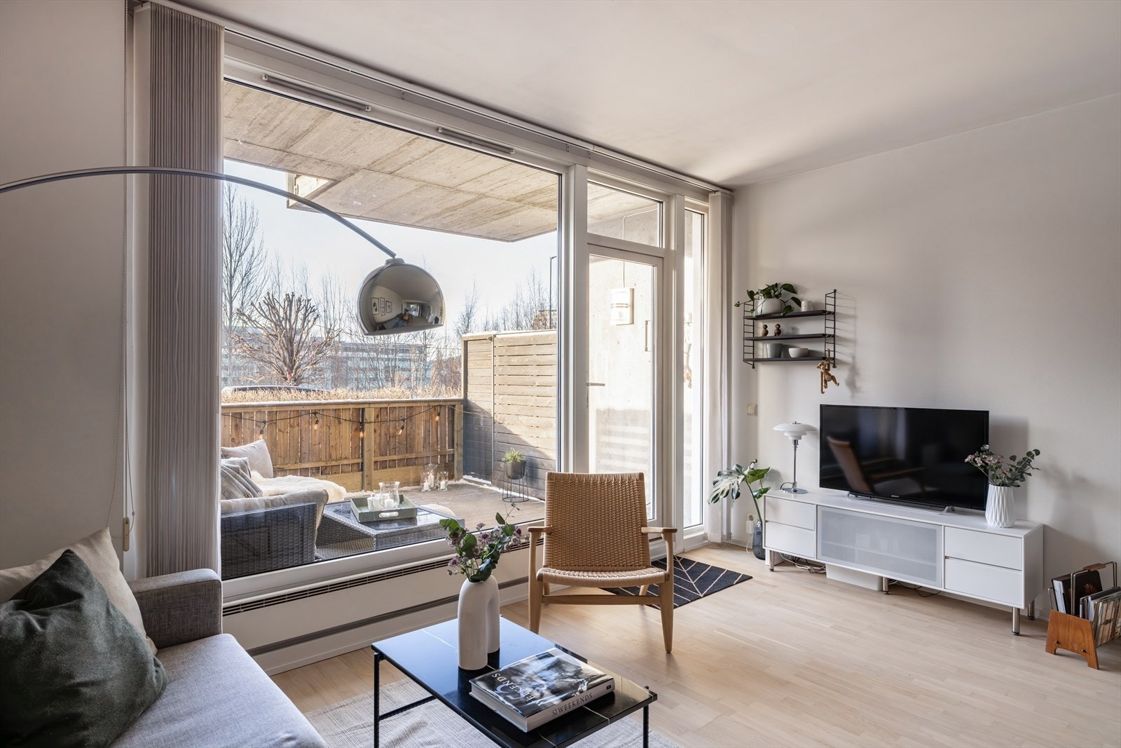 Leiligheten ligger fint til på området og har riktig med lysinngang. Generøs takhøyde på 2,65 m i store deler av leiligheten. Selger opplyser å ha et strømforbruk på 7 660,84 kWh (ca. 11 000,-) i 2023. Galleribilde