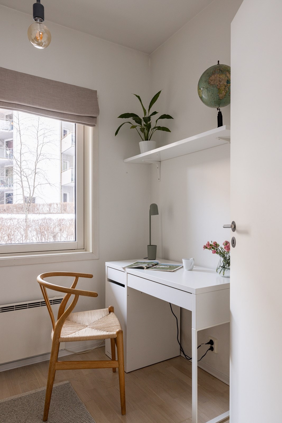 Rommet er holdt i nøytrale farger og passer perfekt som barnerom, gjesterom eller hjemmekontor. Galleribilde