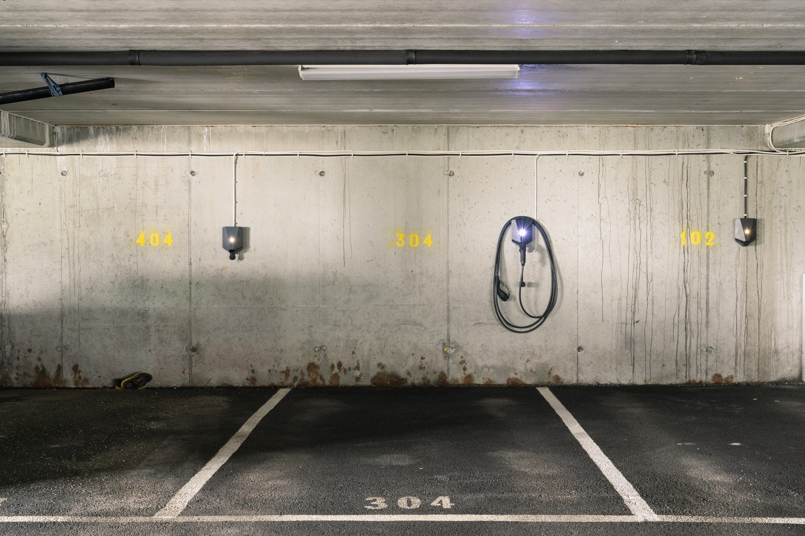Medfølgende fast parkeringsplass i garasje med elbillader Galleribilde