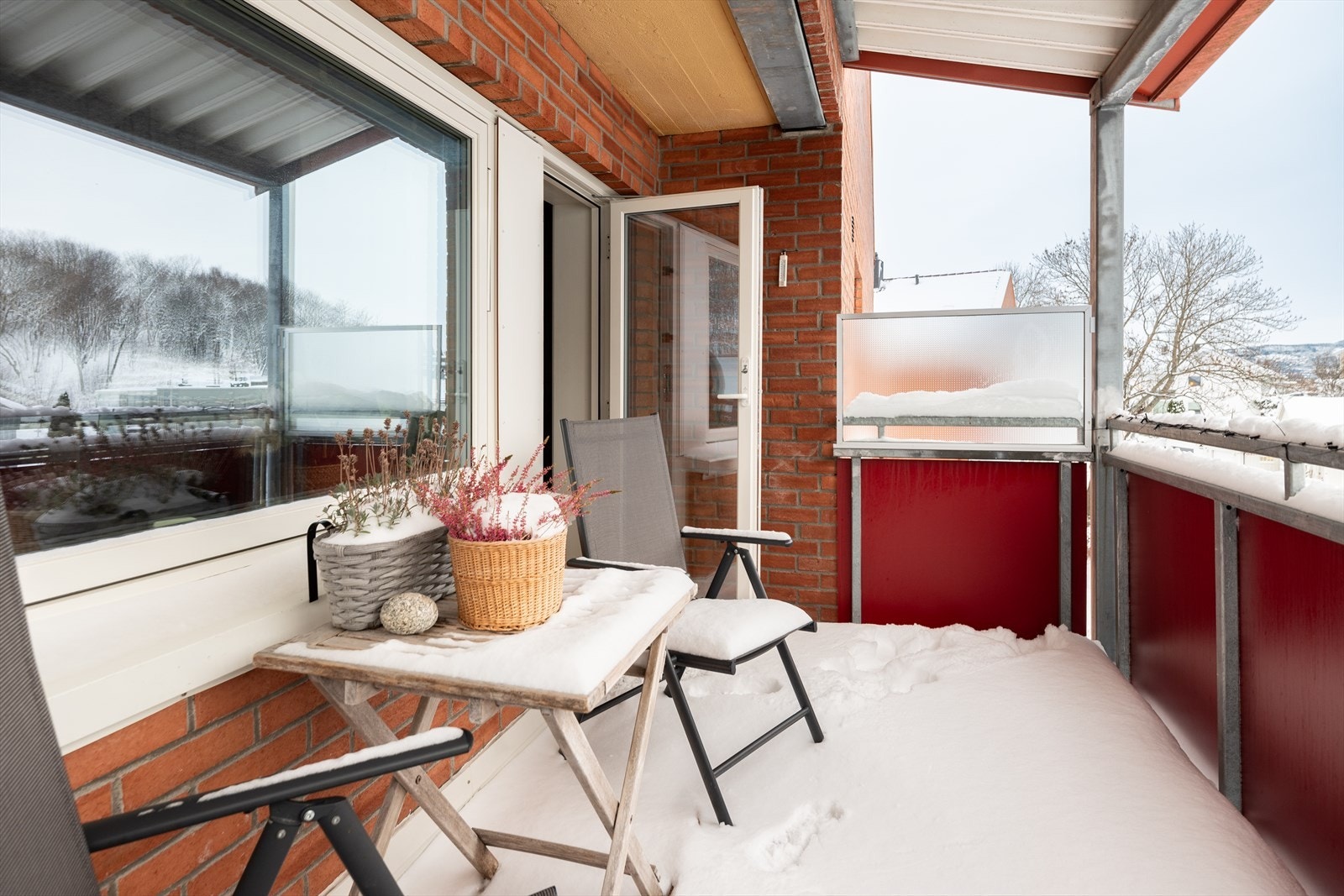 Balkongen måler 8m², og gir gode muligheter for ønsket møblering. Galleribilde