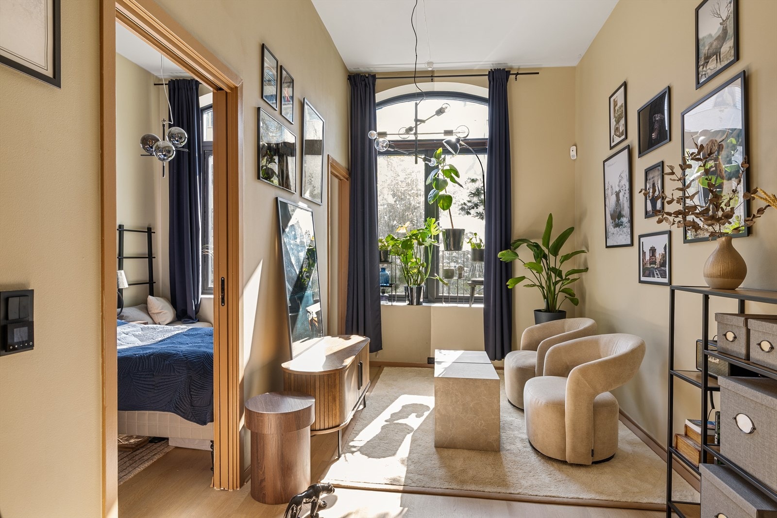 - Leiligheten er beliggende i rolige og hyggelige omgivelser i Gamlebyen - Galleribilde