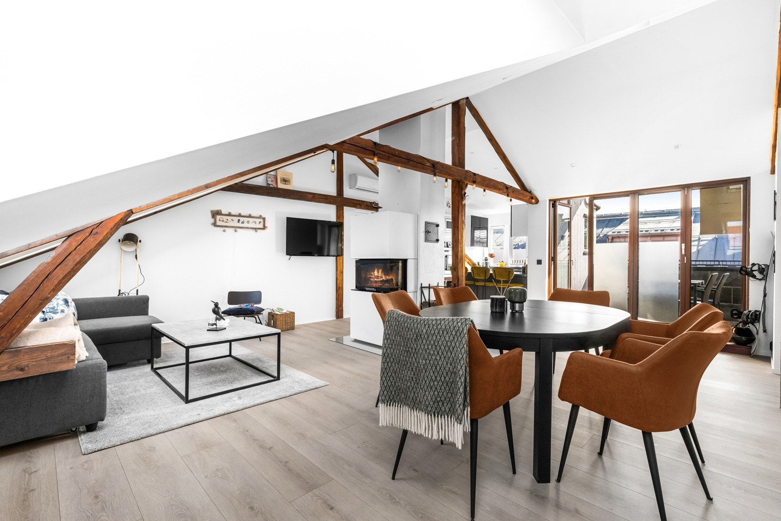 Størrelsen er perfekt for å muliggjøre store og sosiale soner med plass til mange gjester. Galleribilde
