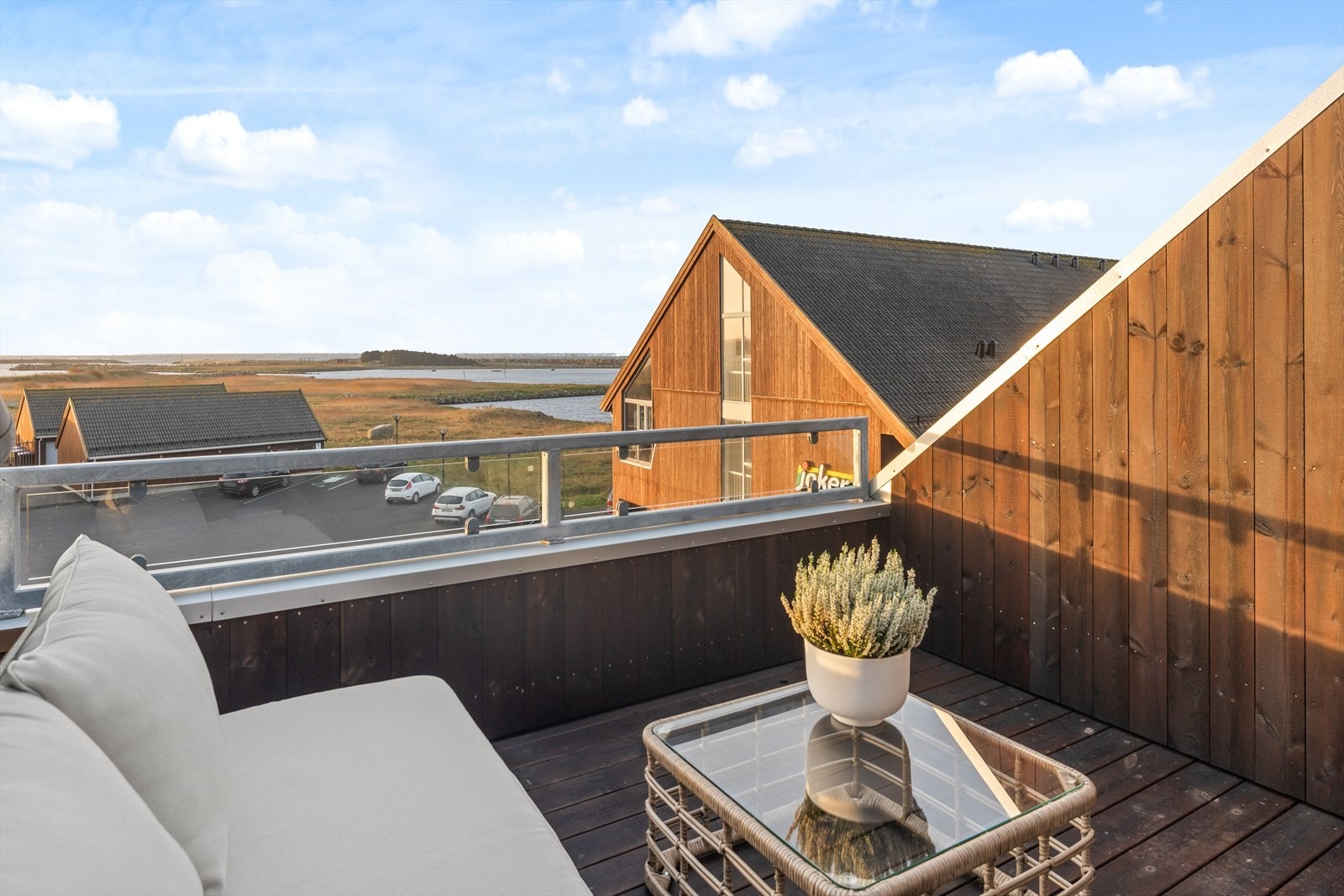 Lun og usjenert terrasse Galleribilde